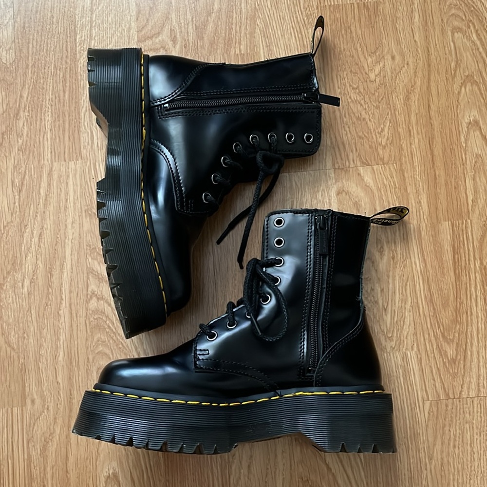 Dr. Martens Jadon boot